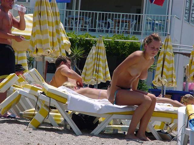 15P Gorgeous nude girl exposes her skinny nude body