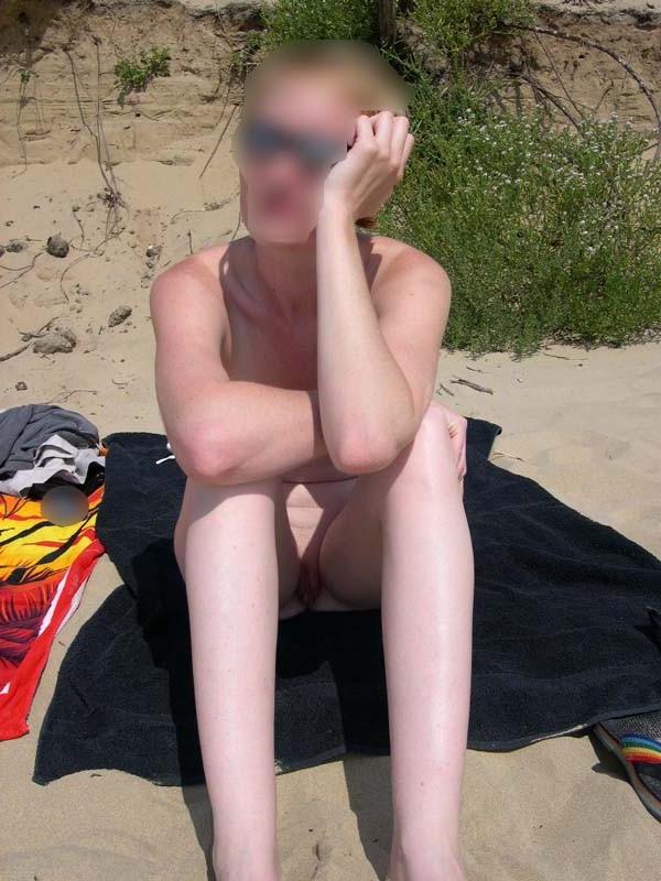 15P Gorgeous nude girl exposes her skinny nude body