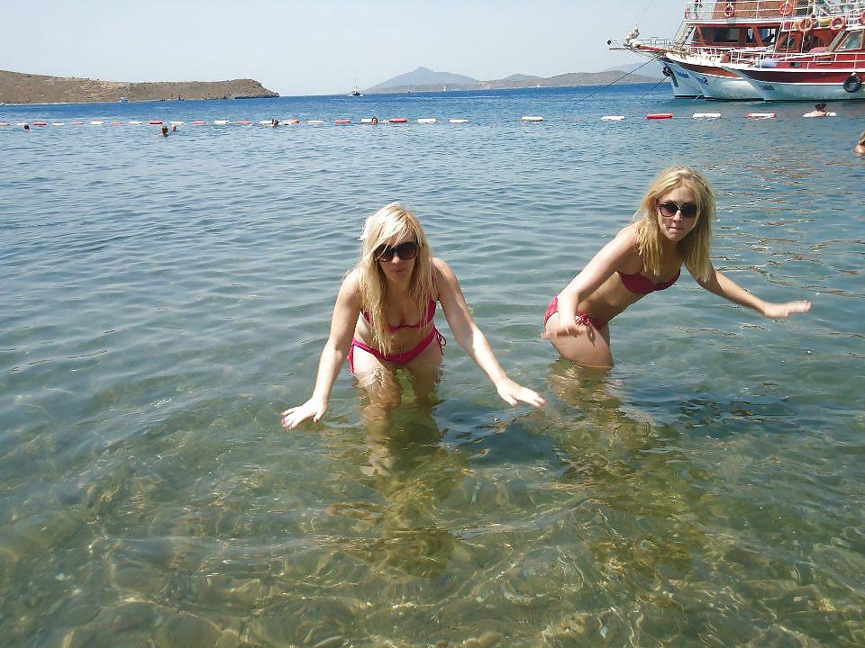 25P Hot British babe - Lorna