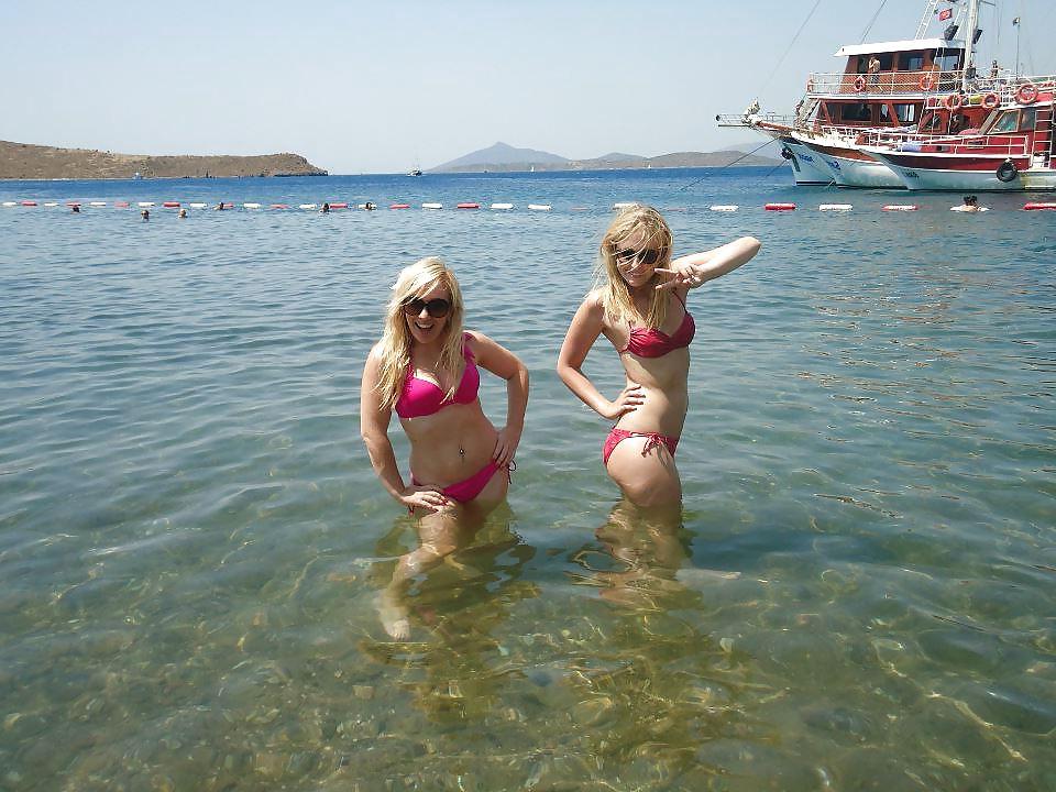 25P Hot British babe - Lorna