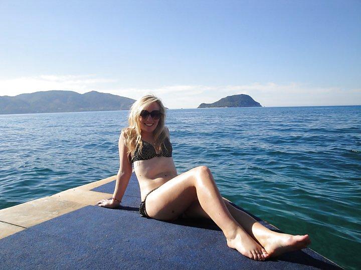25P Hot British babe - Lorna