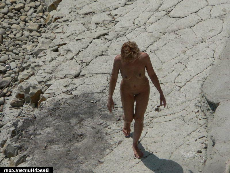 15P Amateur nude babes in public place
