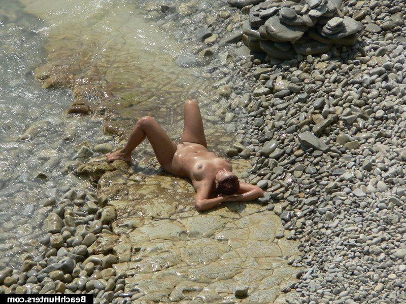 15P Amateur nude babes in public place