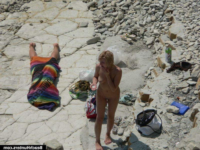 15P Amateur nude babes in public place