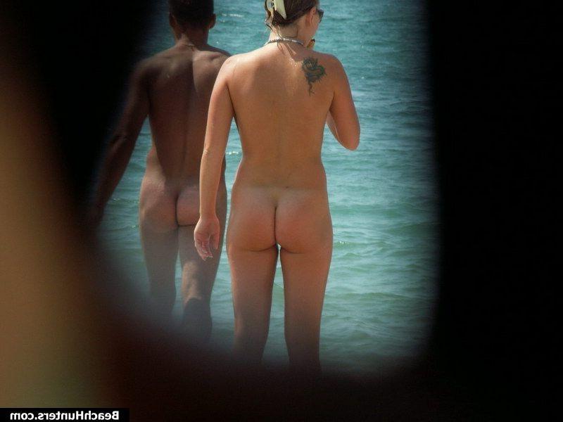 15P Amateur nude babes in public place