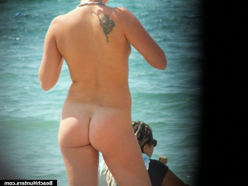 15P Amateur nude babes in public place