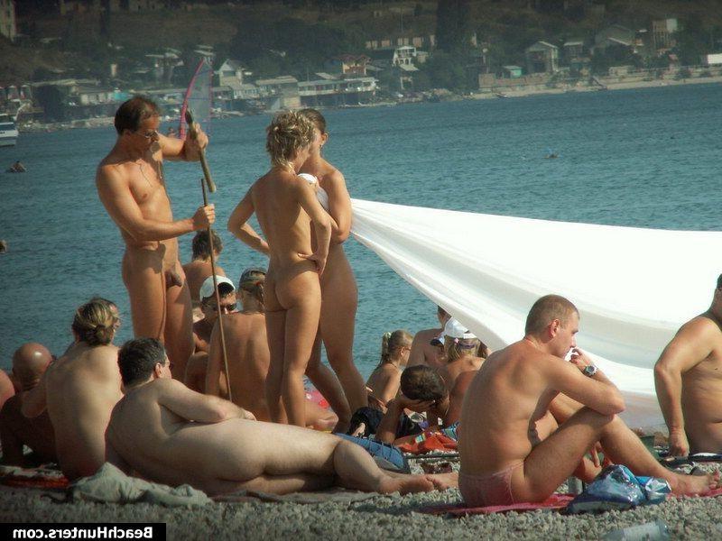 15P Amateur nude babes in public place