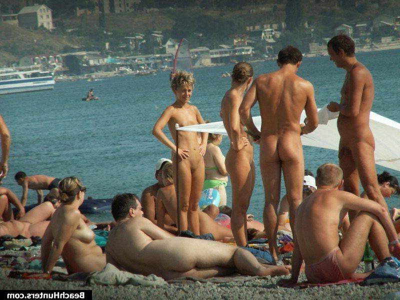 15P Amateur nude babes in public place
