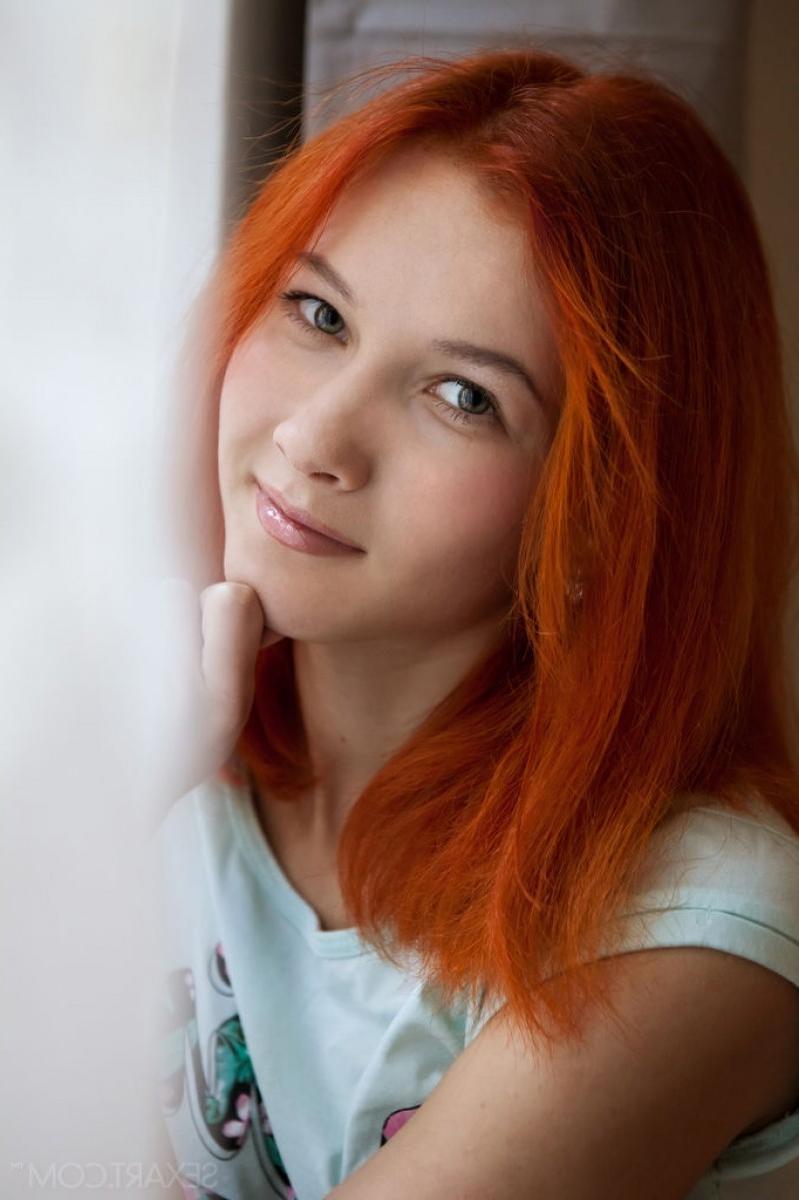 12P Lovely tanlined redhead with a nice ass