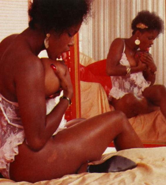12P Ebony vintage pornstar Ebony Ayes fucked in classic xxx