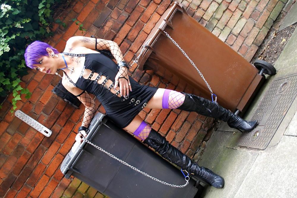 22P British Emo Queen of Kink out with the Trash