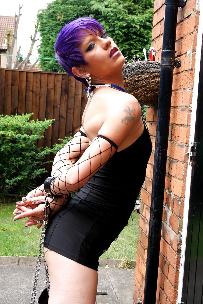22P British Emo Queen of Kink out with the Trash