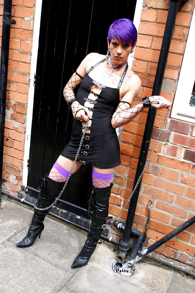22P British Emo Queen of Kink out with the Trash
