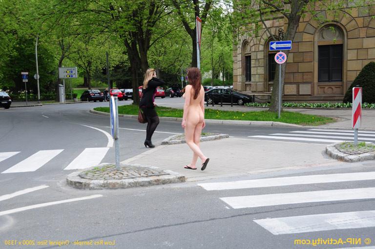 15P Nude girl in public