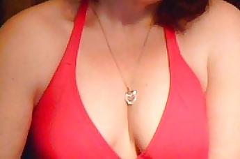 25P Friends' Cleavage