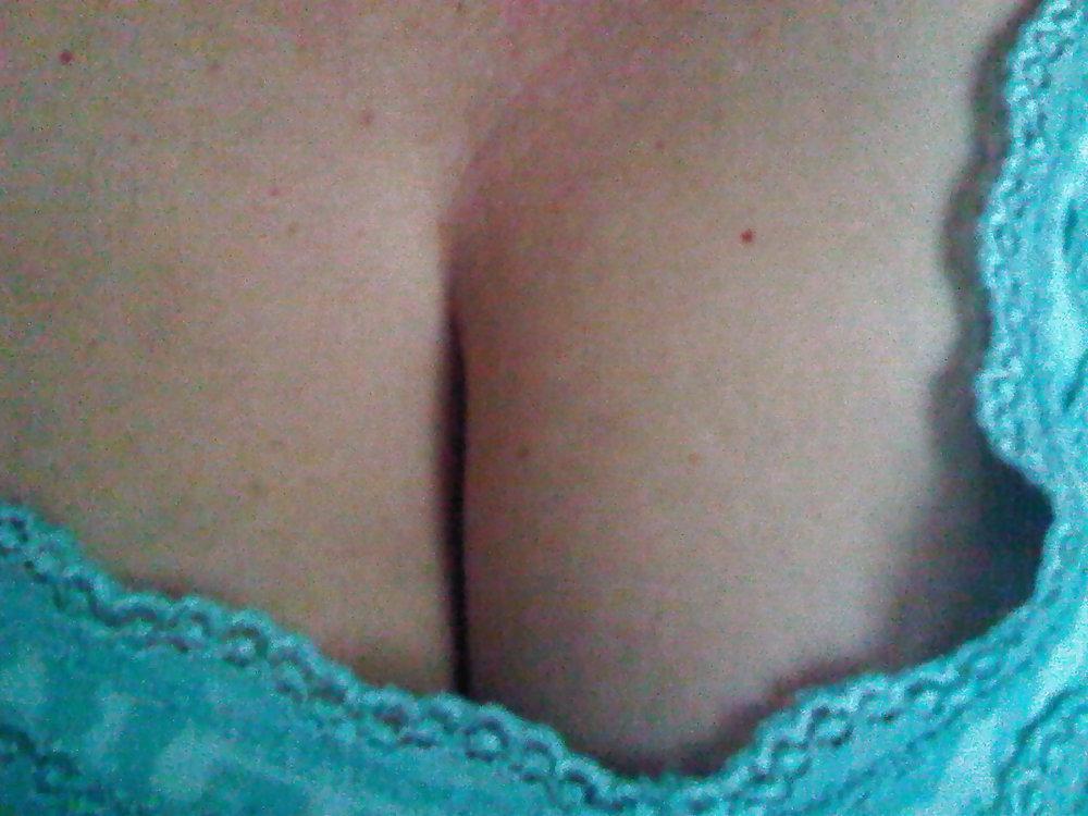 25P Friends' Cleavage