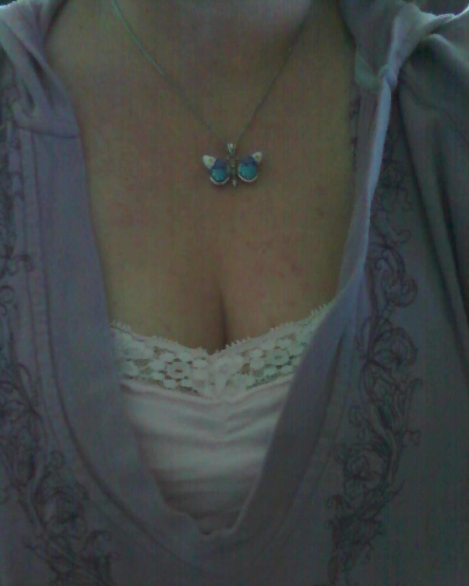 25P Friends' Cleavage