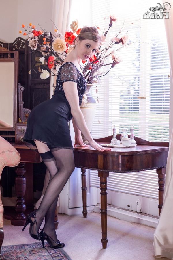 15P Brook Logan in her RHT nylons and stilettos