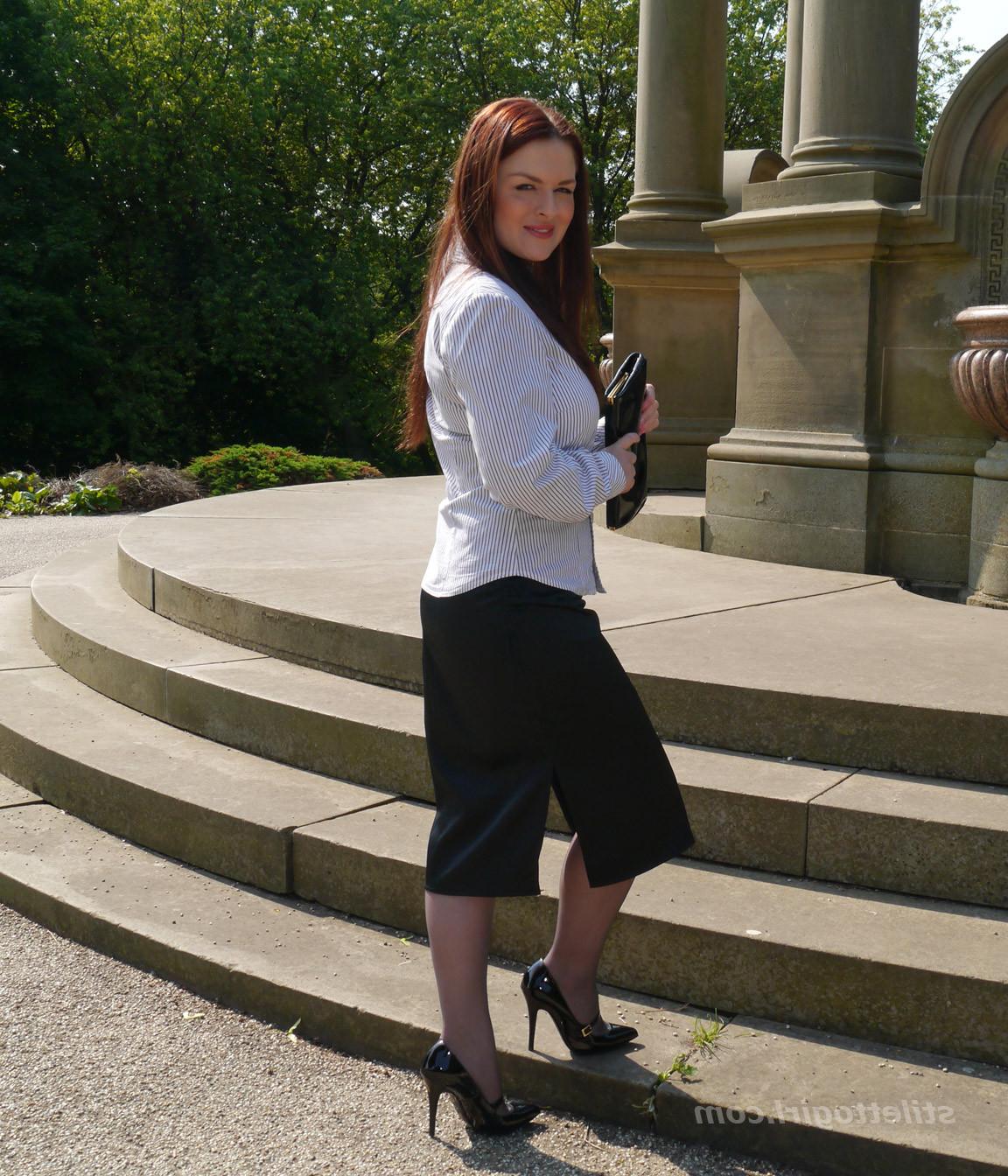 16P Hot office babe is outdoors posing in a pair of silky nylon stockings and stunni