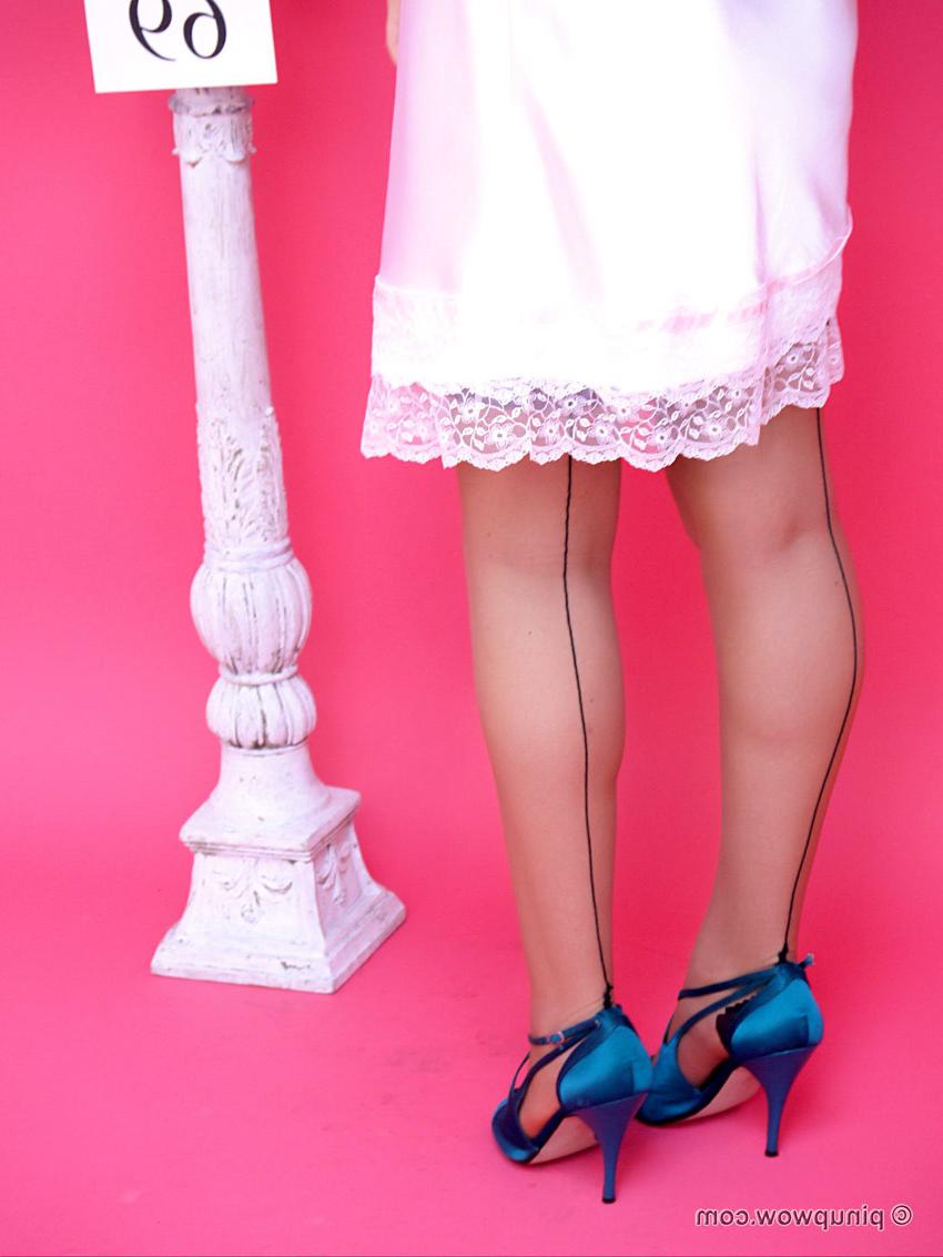 17P Sweet blonde strips out of her pinup clothe and lingerie