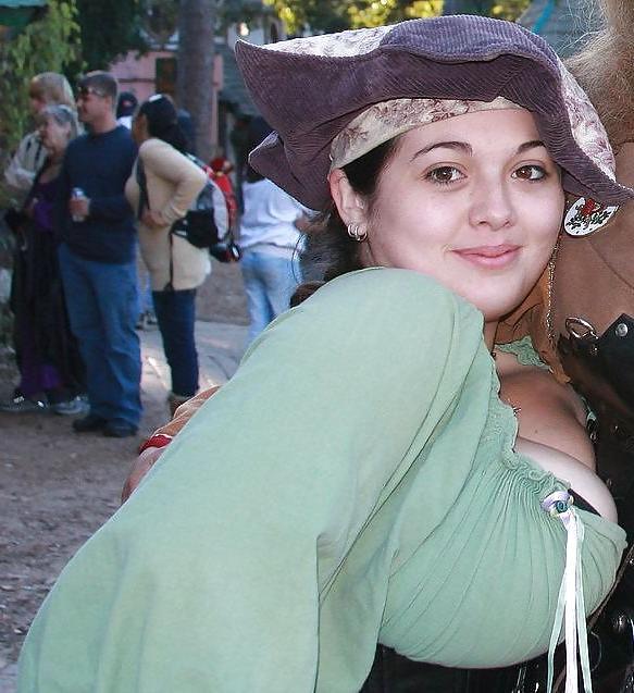 25P Ye Olde Cleavage 2