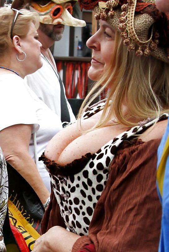 25P Ye Olde Cleavage 2