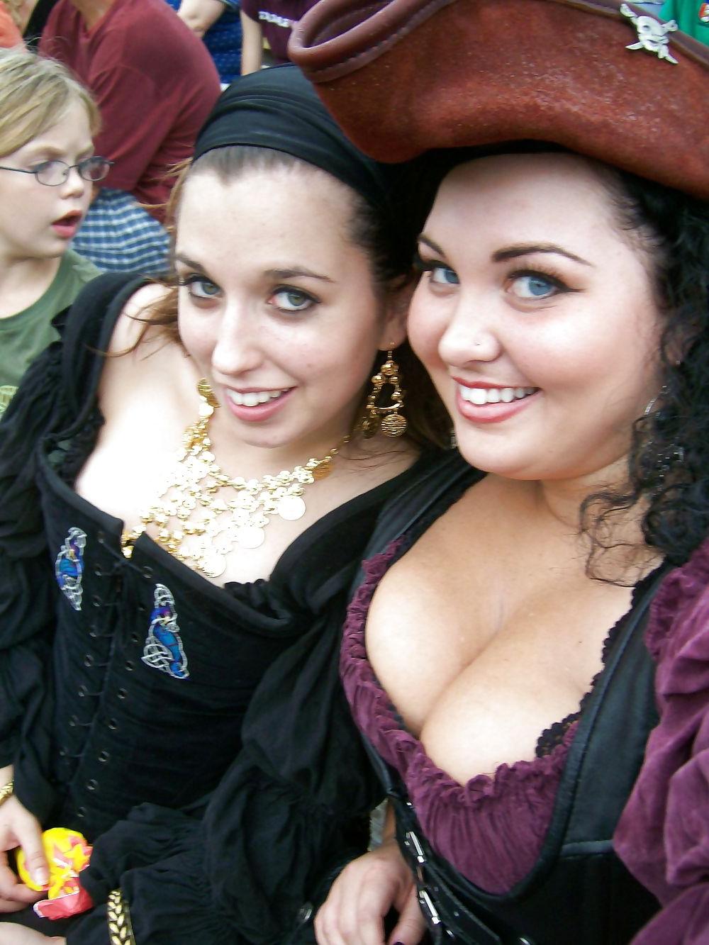 25P Ye Olde Cleavage 2