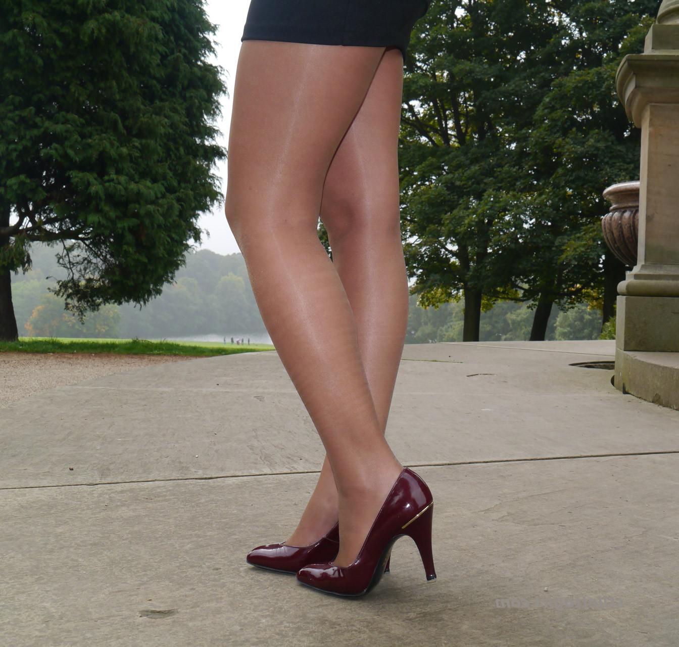 16P Stunning fetish babe shows off her amazing legs wearing a short skirt nylons and