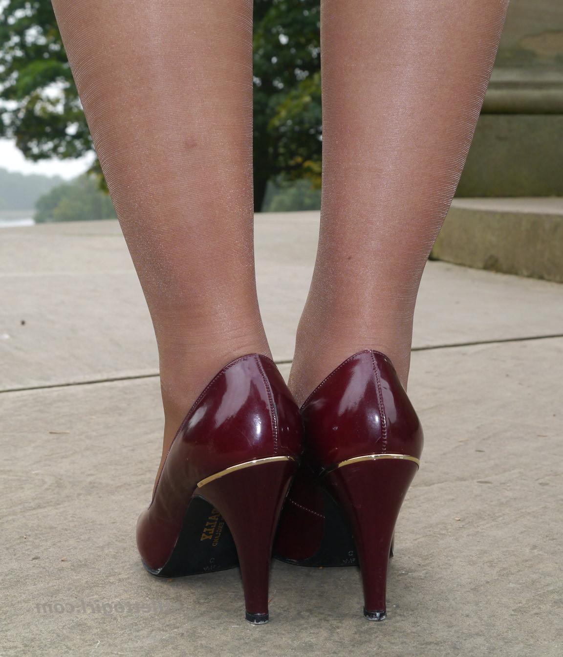 16P Stunning fetish babe shows off her amazing legs wearing a short skirt nylons and