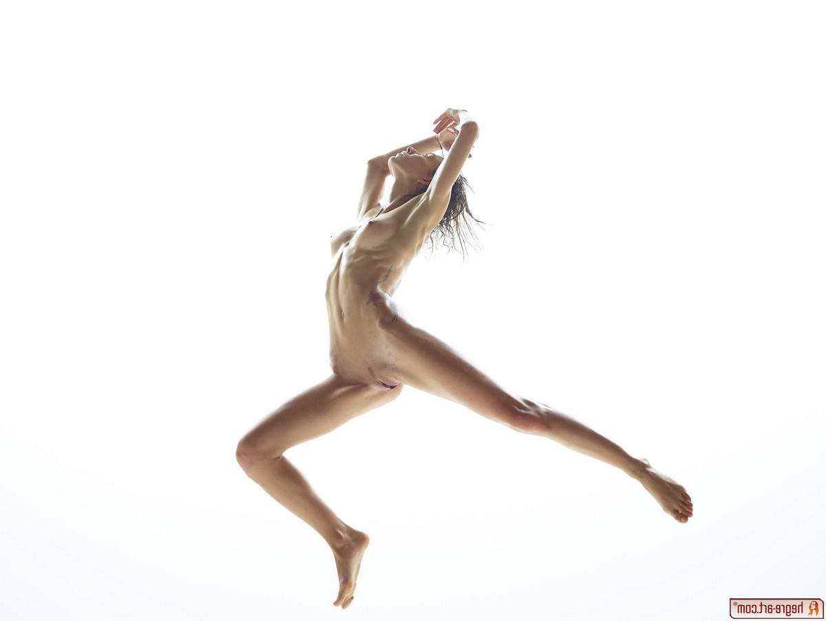 16P Athletic naked girl Rose posing in artistic studio nudes