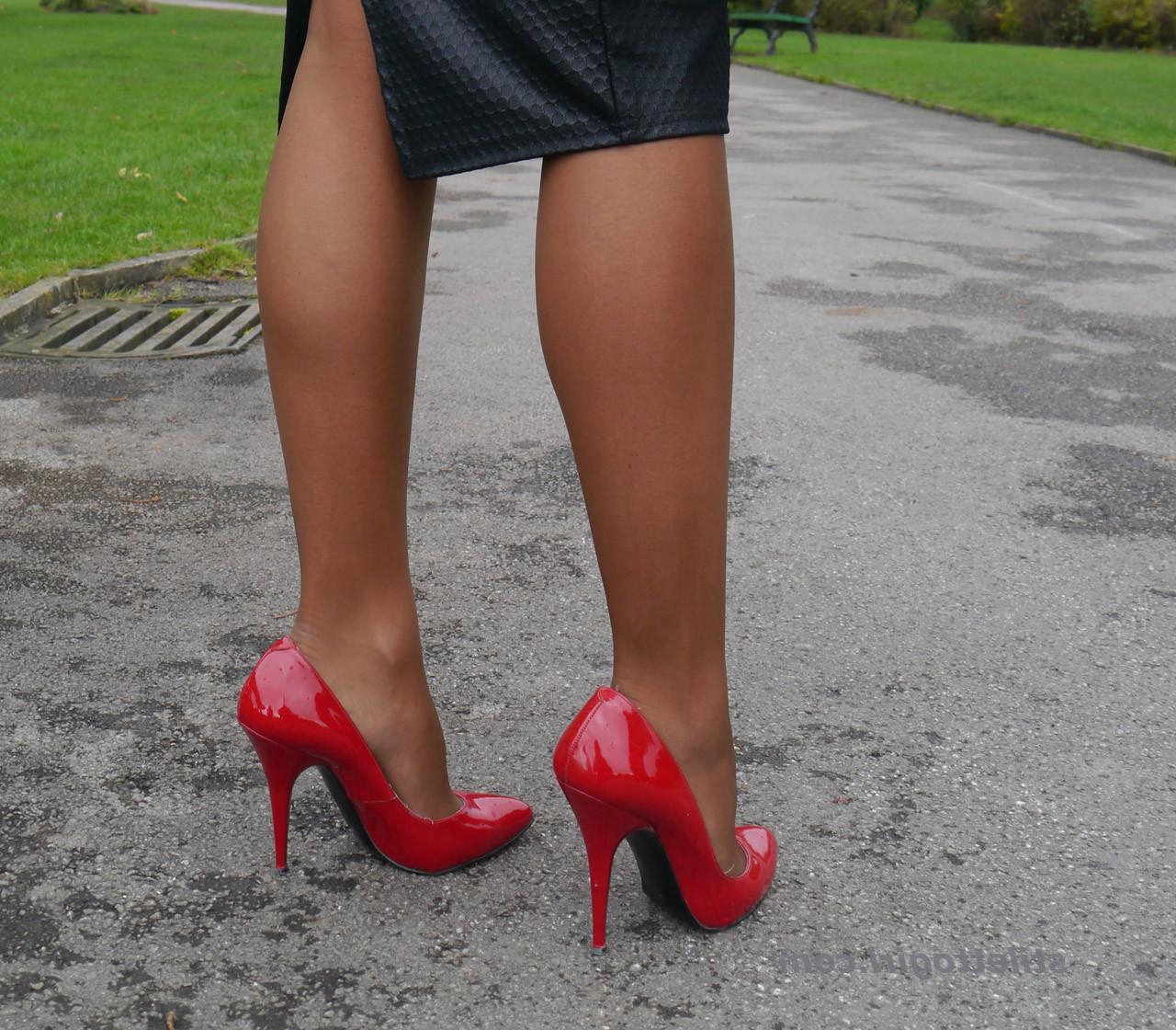 16P Gorgeous babe teases her beautiful silky nylon legs with a pair of red stiletto 