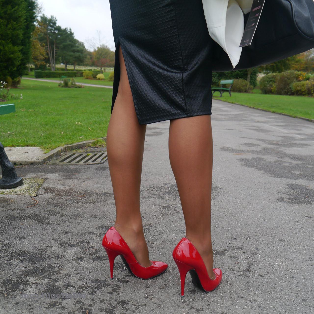 16P Gorgeous babe teases her beautiful silky nylon legs with a pair of red stiletto 