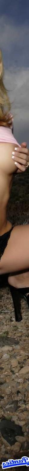 18P Jenny black lace panties outside