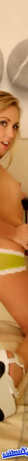 18P Peachez and Naomi play in lace panties on the bed