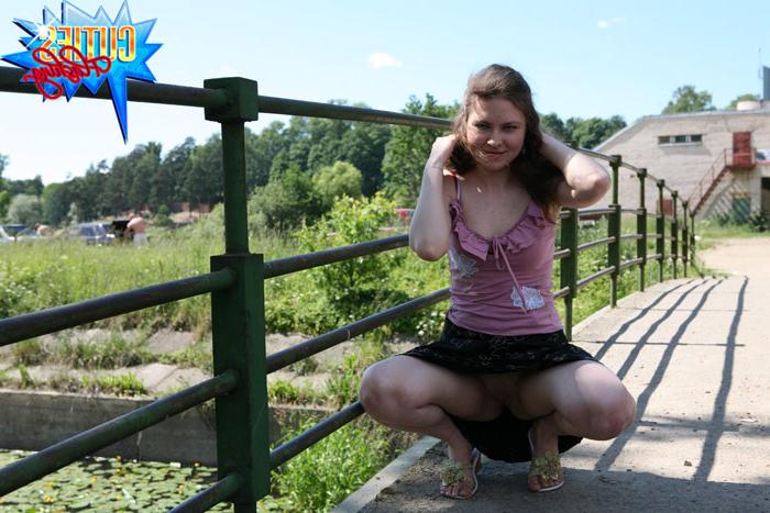 16P Fat-ass temptress lifts her skirt in public places