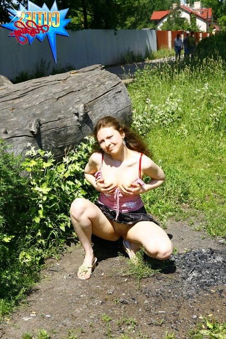 16P Fat-ass temptress lifts her skirt in public places