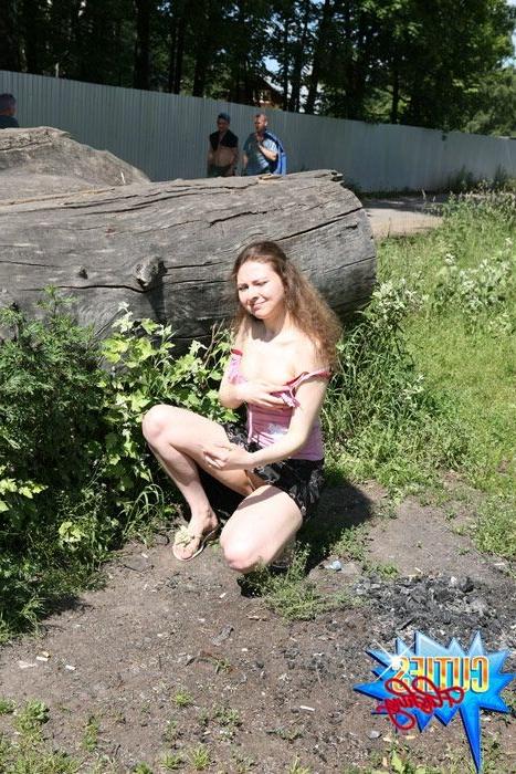 16P Fat-ass temptress lifts her skirt in public places