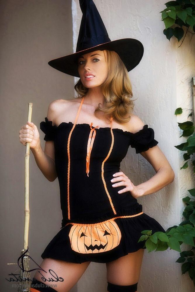 15P Anita Dark all ready for Halloween!