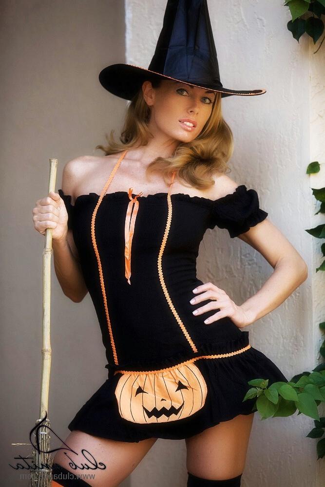 15P Anita Dark all ready for Halloween!