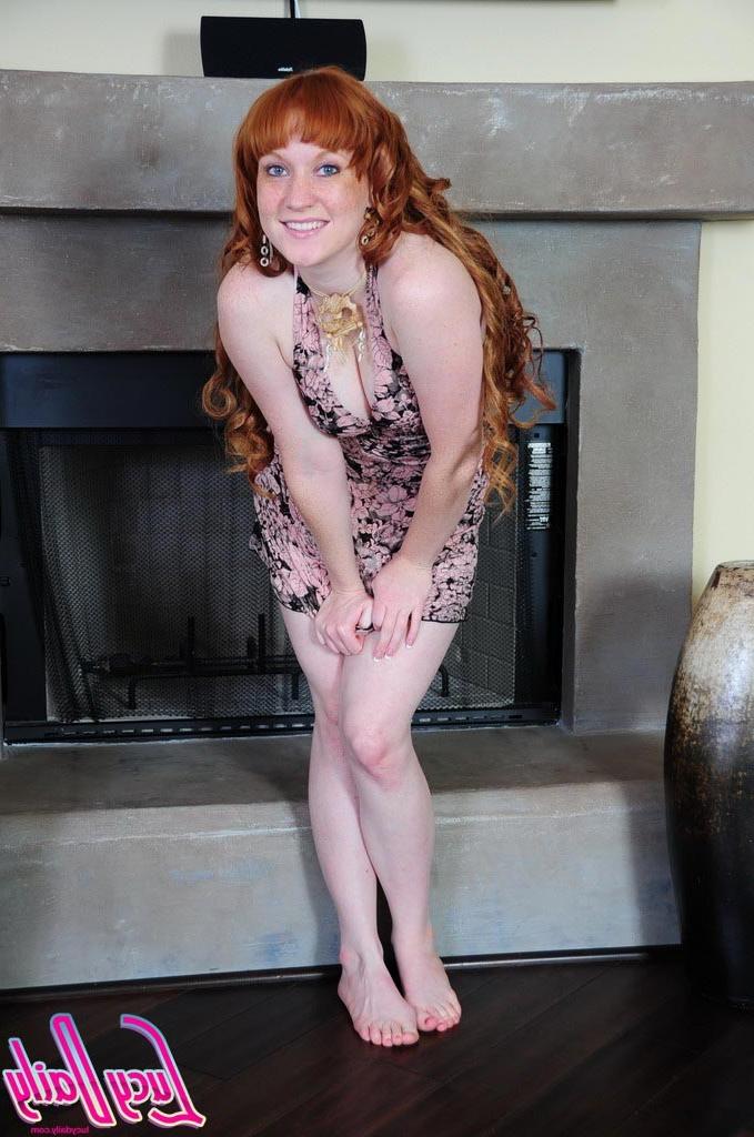 16P Pale redhead girl shows big tits