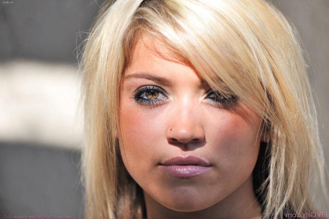 15P Sexy blonde babe toying tight teen pussy in public
