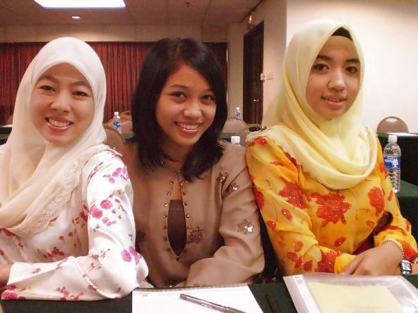25P Hijab Asian Indo Girls