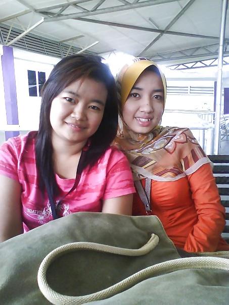 25P Hijab Asian Indo Girls