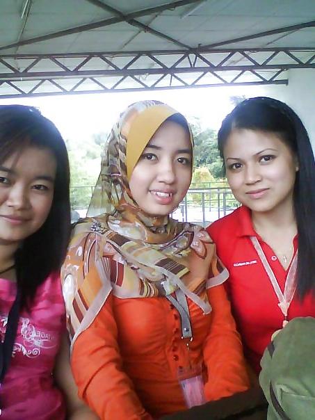 25P Hijab Asian Indo Girls