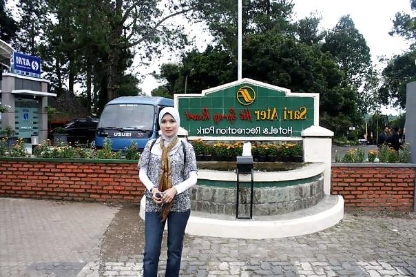 25P Hijab Asian Indo Girls