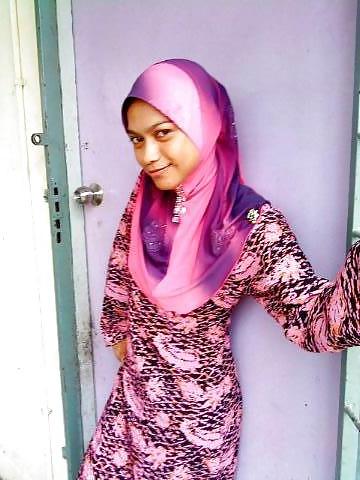25P Hijab Asian Indo Girls