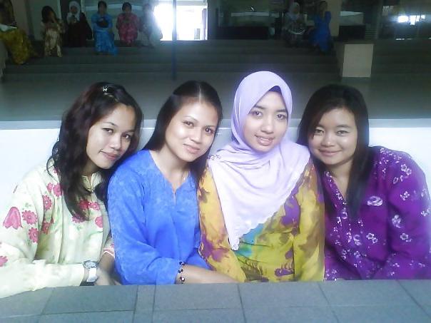25P Hijab Asian Indo Girls