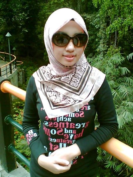 25P Hijab Asian Indo Girls