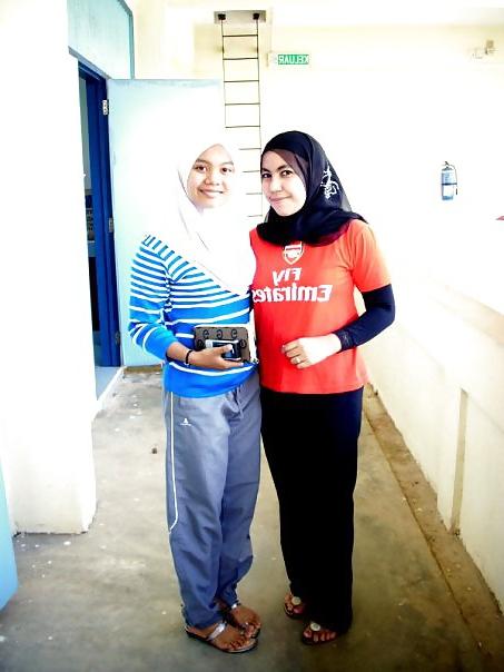 25P Hijab Asian Indo Girls