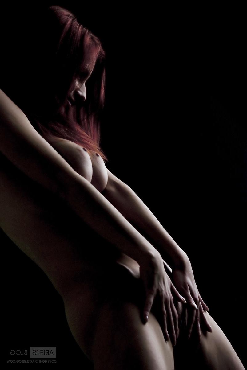 16P Artistic redhead